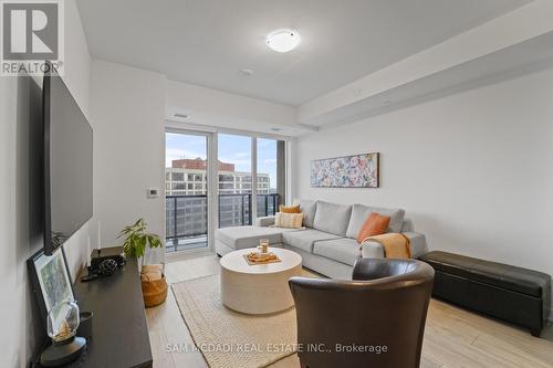 1403 - 1035 Southdown Road, Mississauga, ON - Indoor Photo Showing Living Room