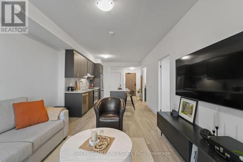 1403 - 1035 Southdown Road, Mississauga, ON - Indoor Photo Showing Living Room