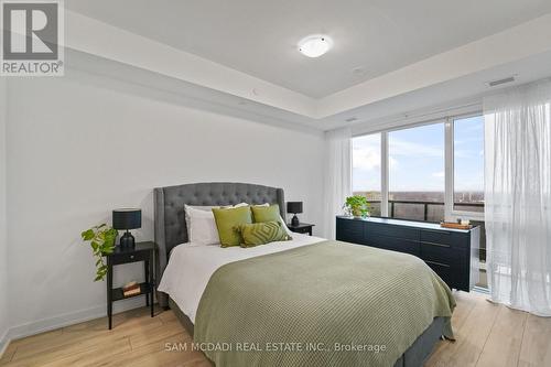 1403 - 1035 Southdown Road, Mississauga, ON - Indoor Photo Showing Bedroom
