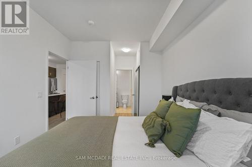 1403 - 1035 Southdown Road, Mississauga, ON - Indoor Photo Showing Bedroom