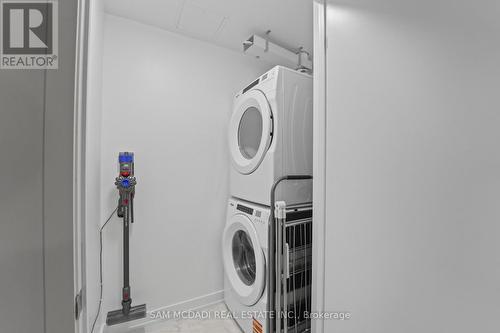 1403 - 1035 Southdown Road, Mississauga, ON - Indoor Photo Showing Laundry Room