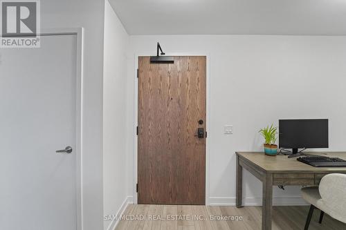 1403 - 1035 Southdown Road, Mississauga, ON - Indoor Photo Showing Office