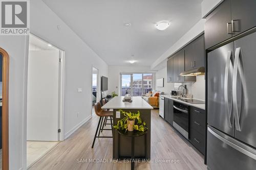 1403 - 1035 Southdown Road, Mississauga, ON - Indoor Photo Showing Kitchen With Upgraded Kitchen