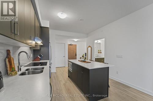 1403 - 1035 Southdown Road, Mississauga, ON - Indoor Photo Showing Kitchen With Double Sink