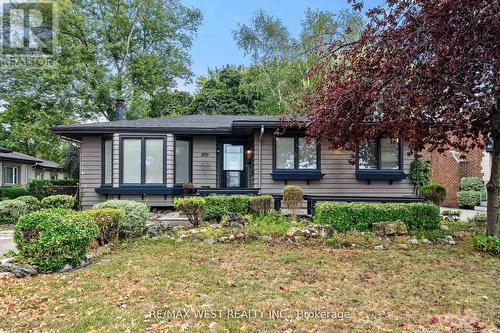 2437 Riverside Drive W, Windsor, ON - Outdoor