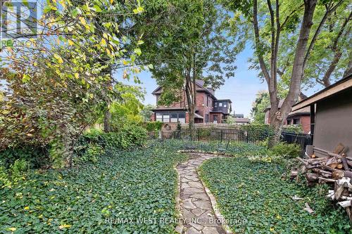 2437 Riverside Drive W, Windsor, ON - Outdoor