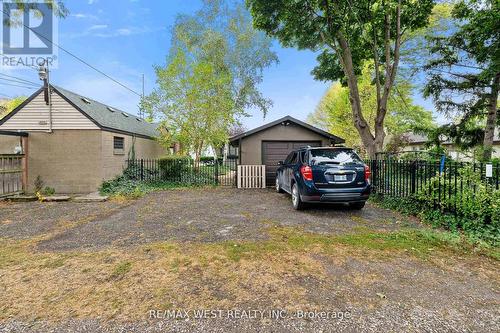 2437 Riverside Drive W, Windsor, ON - Outdoor