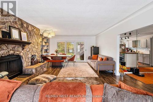 2437 Riverside Drive W, Windsor, ON - Indoor Photo Showing Living Room With Fireplace