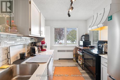 2437 Riverside Drive W, Windsor, ON - Indoor Photo Showing Kitchen