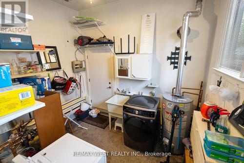 2437 Riverside Drive W, Windsor, ON - Indoor