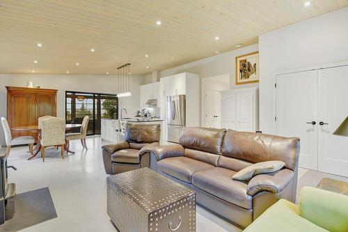 Vue d'ensemble - 2207 Ch. Du Golf, Sainte-Lucie-Des-Laurentides, QC - Indoor Photo Showing Living Room