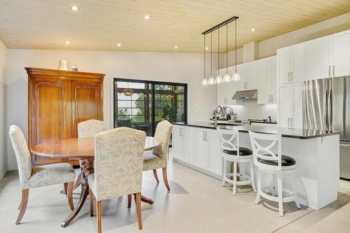 Salle à manger - 2207 Ch. Du Golf, Sainte-Lucie-Des-Laurentides, QC - Indoor Photo Showing Dining Room