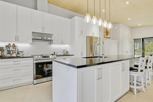 Cuisine - 2207 Ch. Du Golf, Sainte-Lucie-Des-Laurentides, QC - Indoor Photo Showing Kitchen With Upgraded Kitchen