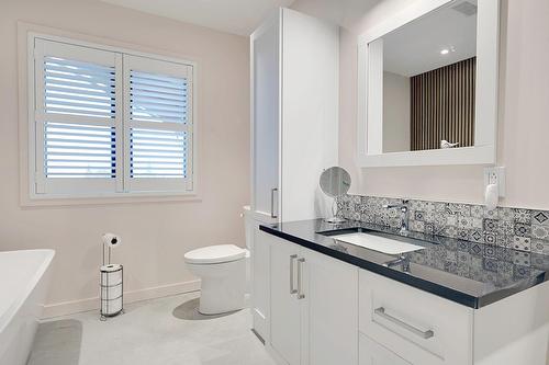 Salle de bains - 2207 Ch. Du Golf, Sainte-Lucie-Des-Laurentides, QC - Indoor Photo Showing Bathroom