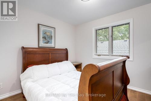 38 Willow Drive, Tiny, ON - Indoor Photo Showing Bedroom