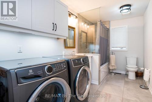 38 Willow Drive, Tiny, ON - Indoor Photo Showing Laundry Room