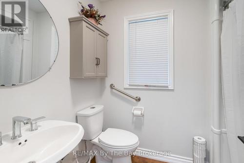 38 Willow Drive, Tiny, ON - Indoor Photo Showing Bathroom