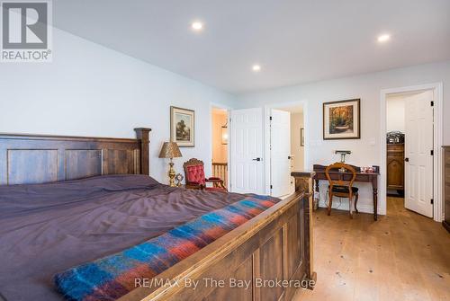 38 Willow Drive, Tiny, ON - Indoor Photo Showing Bedroom