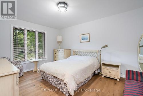 38 Willow Drive, Tiny, ON - Indoor Photo Showing Bedroom