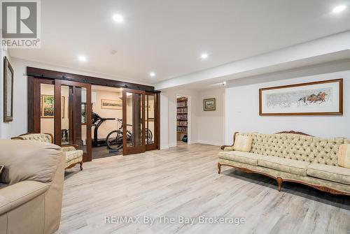 38 Willow Drive, Tiny, ON - Indoor