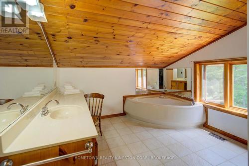 199 Kelly'S Road, Rideau Lakes, ON - Indoor Photo Showing Bathroom