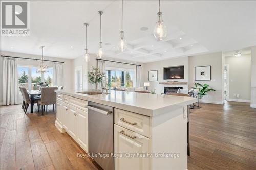 51 Ariss Glen Drive, Guelph/Eramosa, ON - Indoor Photo Showing Kitchen With Upgraded Kitchen