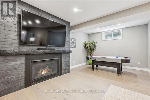 51 Ariss Glen Drive, Guelph/Eramosa, ON - Indoor With Fireplace