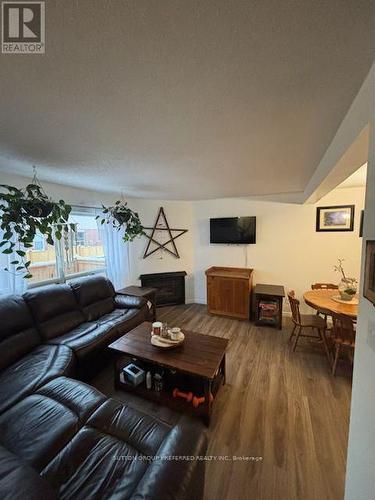 77 - 595 Third Street, London East (East H), ON - Indoor Photo Showing Living Room