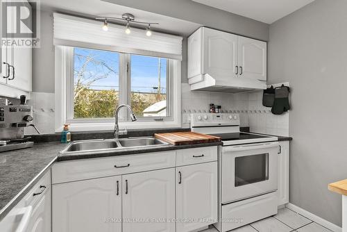 866 Claude Street, Ottawa, ON - Indoor Photo Showing Kitchen With Double Sink