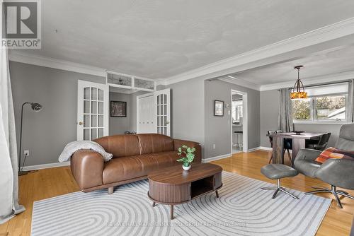 866 Claude Street, Ottawa, ON - Indoor Photo Showing Living Room