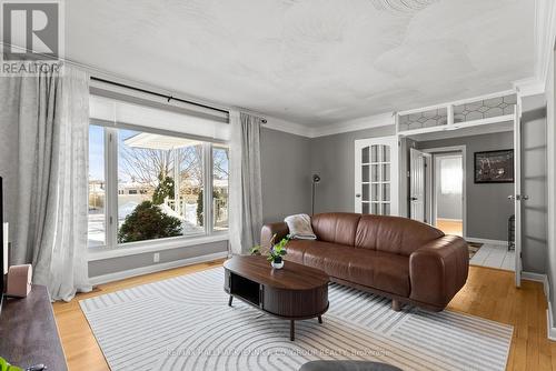 866 Claude Street, Ottawa, ON - Indoor Photo Showing Living Room