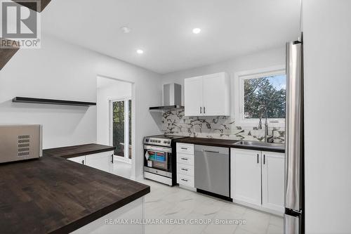 15 Scharf Lane, Ottawa, ON - Indoor Photo Showing Kitchen