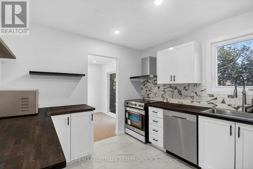 15 Scharf Lane, Ottawa, ON - Indoor Photo Showing Kitchen