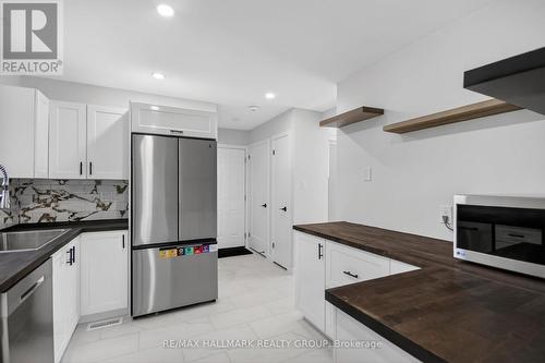 15 Scharf Lane, Ottawa, ON - Indoor Photo Showing Kitchen