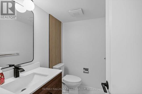 15 Scharf Lane, Ottawa, ON - Indoor Photo Showing Bathroom