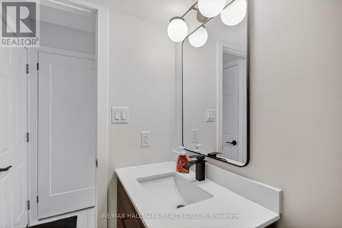 15 Scharf Lane, Ottawa, ON - Indoor Photo Showing Bathroom