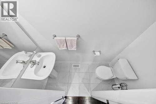 9 Starling Drive, Hamilton, ON - Indoor Photo Showing Bathroom