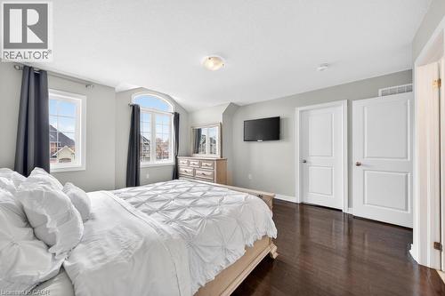 9 Starling Drive, Hamilton, ON - Indoor Photo Showing Bedroom