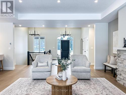 920 Bogdanovic Way, Huron-Kinloss, ON - Indoor Photo Showing Living Room