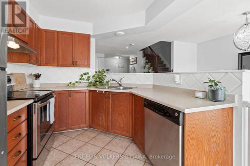 783 Nesting Way, Ottawa, ON - Indoor Photo Showing Kitchen With Double Sink