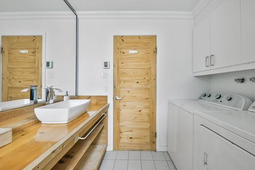 Bathroom - 973 Rue Sauvé, Mascouche, QC - Indoor Photo Showing Laundry Room