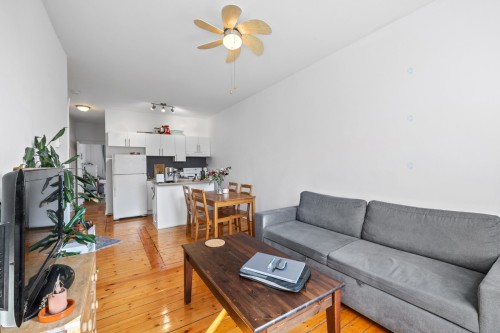 Living Room - 4423 Rue De Bordeaux, Montréal (Le Plateau-Mont-Royal), QC - Indoor Photo Showing Living Room