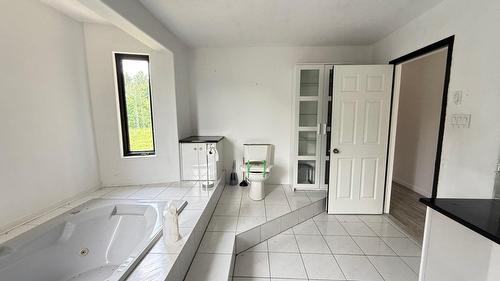 Salle de bains - 117 Rg Ste-Julie O., Saint-André-Avellin, QC - Indoor