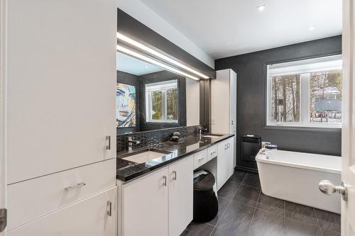 Bathroom - 390 Rue Du Val-Des-Arbres, Sherbrooke (Brompton/Rock Forest/Saint-Élie/Deauville), QC - Indoor Photo Showing Bathroom