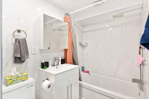 Salle de bains - 4086  - 4088 Av. Marcil, Montréal (Côte-Des-Neiges/Notre-Dame-De-Grâce), QC - Indoor Photo Showing Bathroom