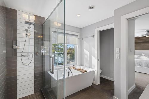 Salle de bains attenante à la CCP - 220 Rue De L'Archipel, Saint-Denis-De-Brompton, QC - Indoor Photo Showing Bathroom