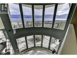 Floor to ceiling windows in the kitchen - 