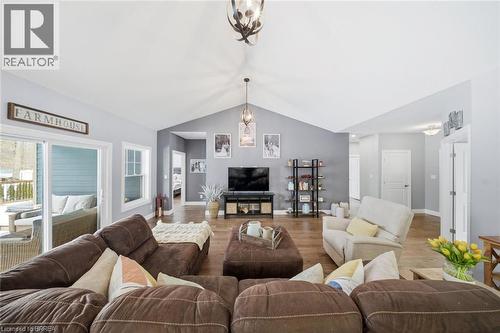1201 Middleton-North Walsingham Townline, Delhi, ON - Indoor Photo Showing Living Room
