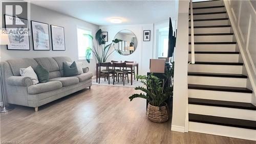16 Ridgeway Crescent, Kitchener, ON - Indoor Photo Showing Living Room