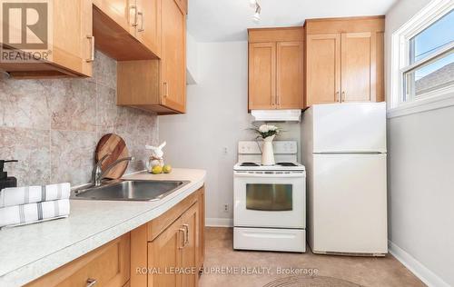 14 East Drive, Toronto, ON - Indoor Photo Showing Kitchen